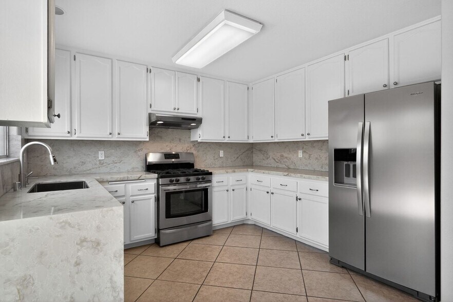 Building Photo - 2111 Rebecca Way