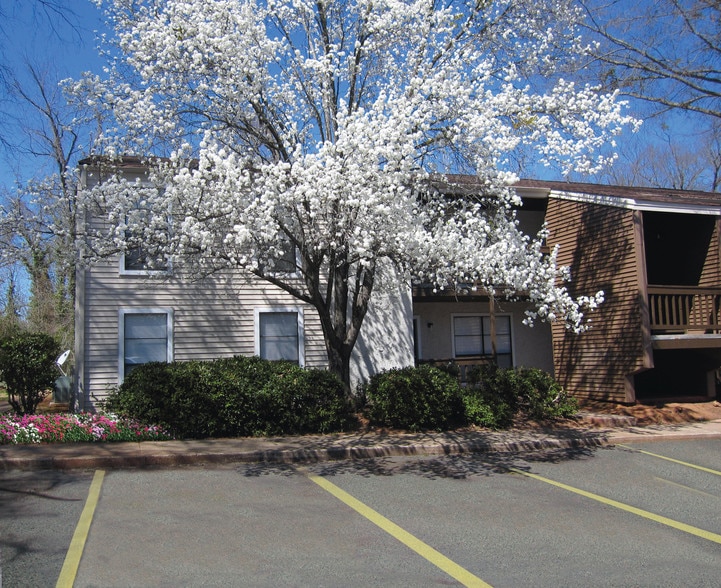Andover Park Apartments 831 Cleveland St Greenville SC 29601