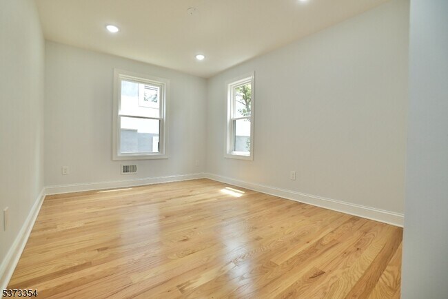 Building Photo - 226 Park Ave