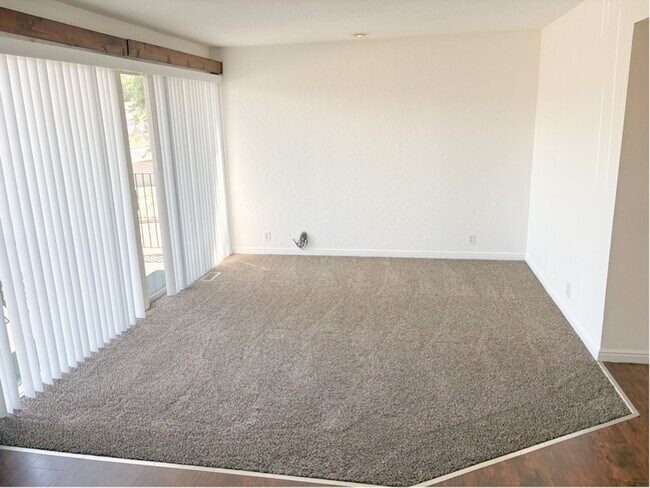 Building Photo - West Valley Condo with Prime Location in West Valley!