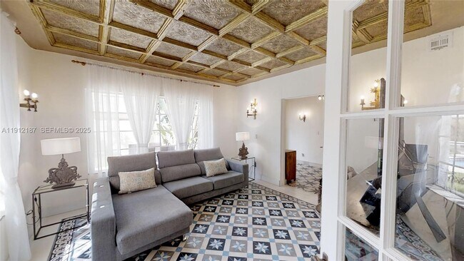 Building Photo - 327 Menores Ave