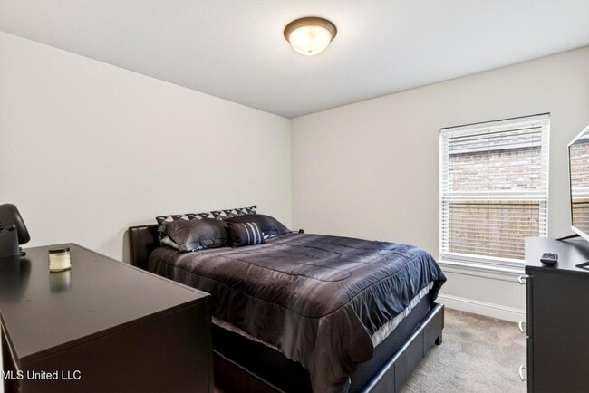 Building Photo - 18102 Evergreen Dr