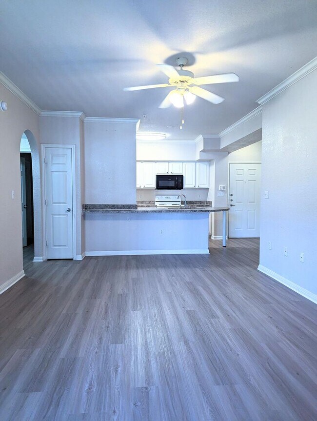 2x2 B4 New paint throughout, includes balc... 911 N Orange Ave