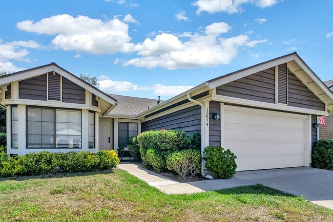 Primary Photo - Beautiful single level home in Rancho Pena...