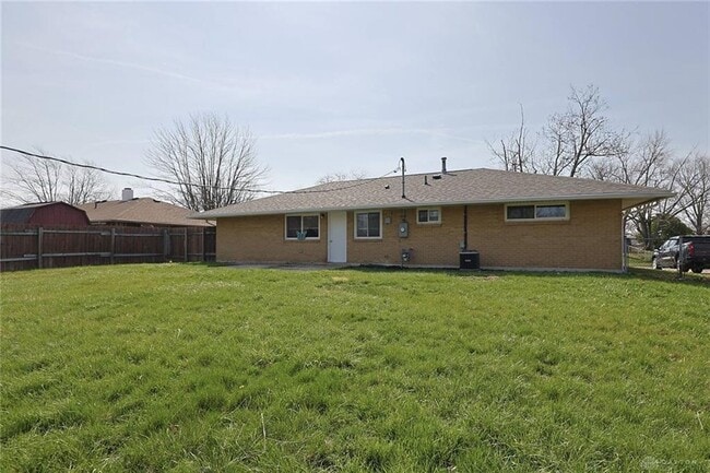 Building Photo - 5595 Shady Oak St