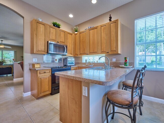 Building Photo - 530 Commons Dr