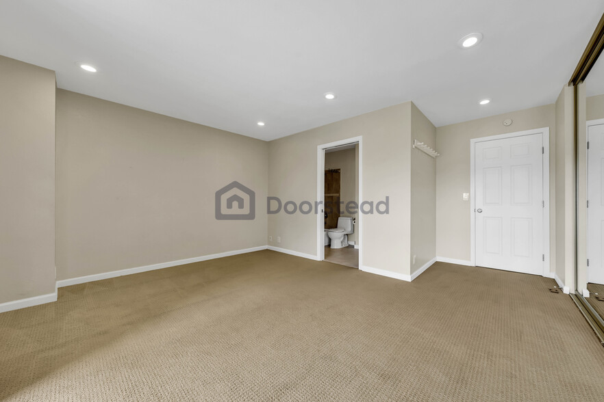 Building Photo - 641 Stonegate Dr