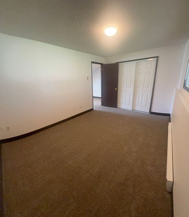 Building Photo - 1105