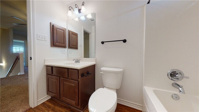 Building Photo - 923 Emerald Dove Ave