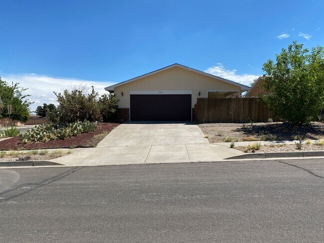 Building Photo - Coming Soon! Cozy 3 bedroom 2 bathroom Hom...