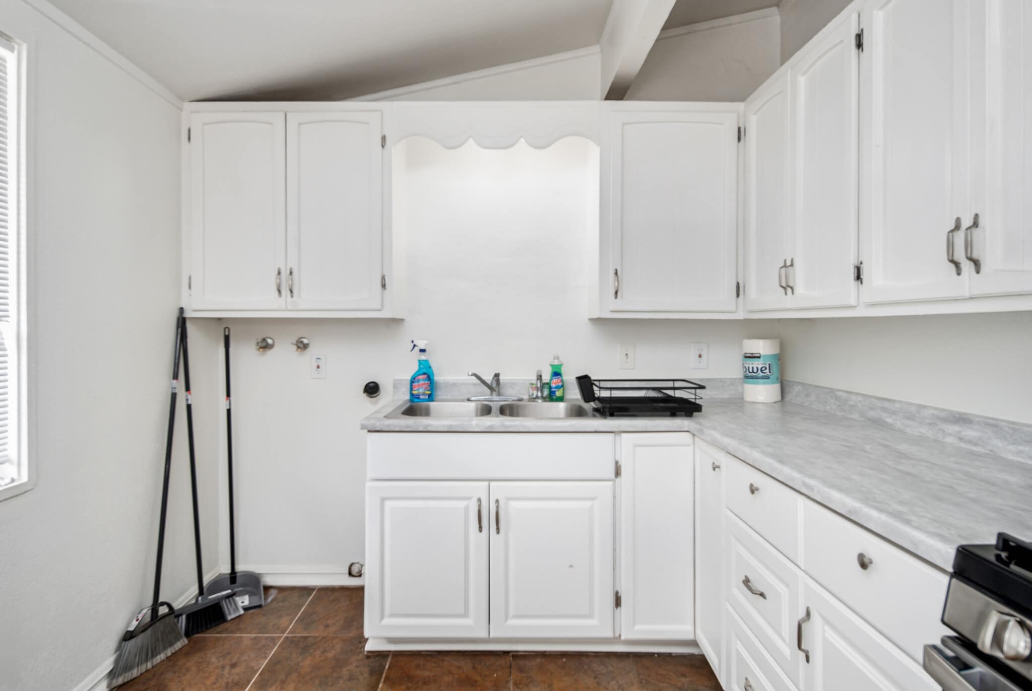 Rooms for Rent-Common Area - 45426 10th St W