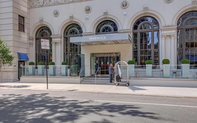 Building Photo - 1701 Locust St