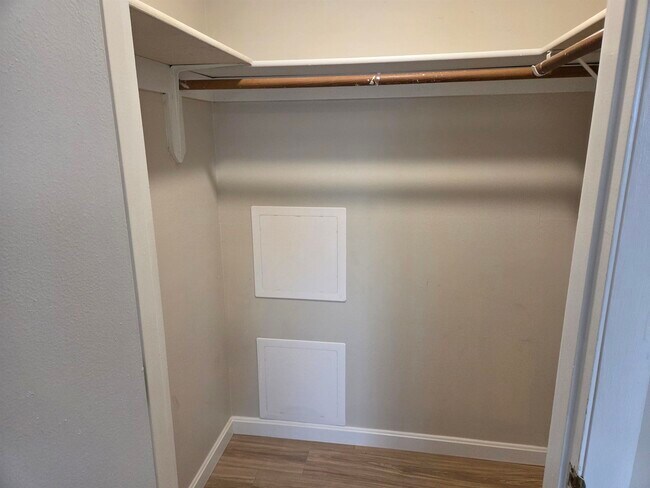 Building Photo - 136 Mammoth Rd