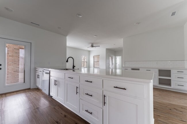 Building Photo - Beautiful Home on Two Acres