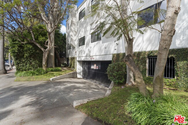 Building Photo - 2500 Abbot Kinney Blvd