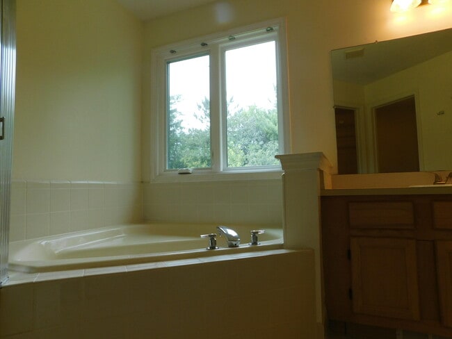 Building Photo - 490 Liberty Pointe Dr