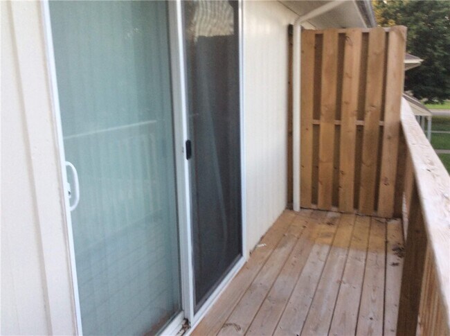 Building Photo - 687 N Betty Jo Dr