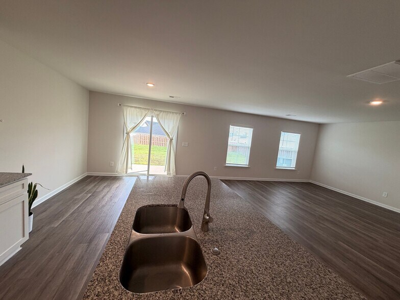 Building Photo - 706 Common Widgeon Wy