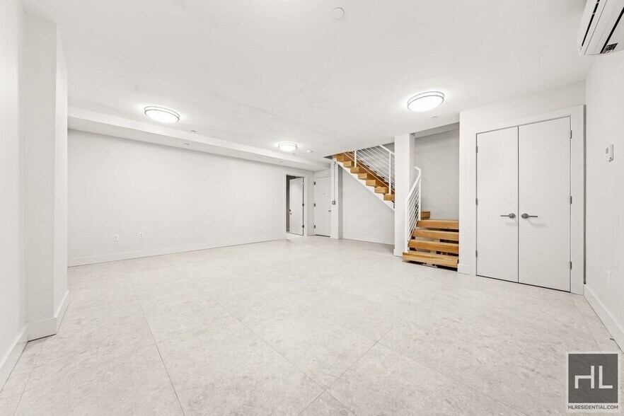 Building Photo - 91 Bruckner Blvd