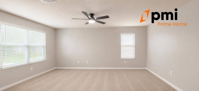 Building Photo - Stunning 5-Bedroom single family Home in Tavares | Spacious Layout & Modern Comforts