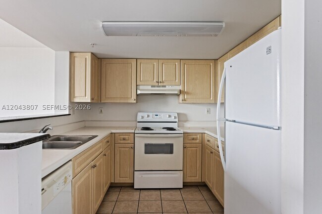 Building Photo - 3000 Coral Wy