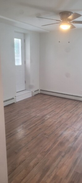Building Photo - 11 Darien Rd