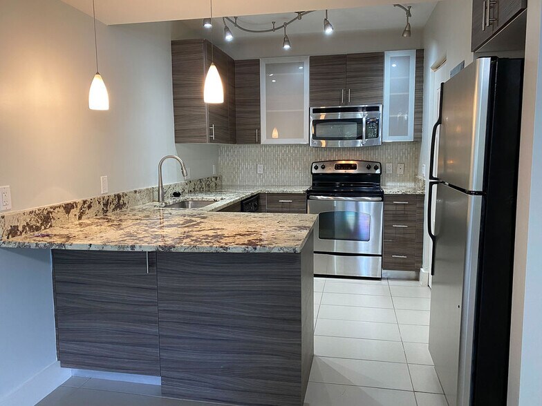 Building Photo - 64 Isle of Venice Dr