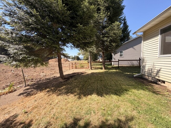 Building Photo - 323 Huppert Ln