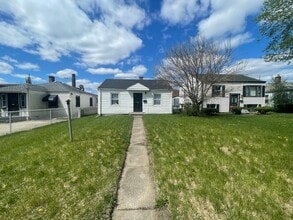 Building Photo - Cozy Two Bedroom! Available Now! Section 8 Welcomed