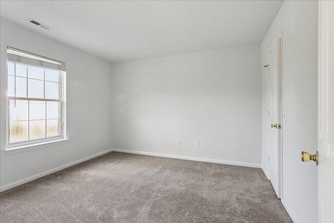 Building Photo - 3BR Townhouse | Main-Level Primary Suite | Gables at York County | Near Langley AFB & NASA