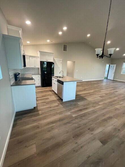 Building Photo - 6063 Murray Way NE