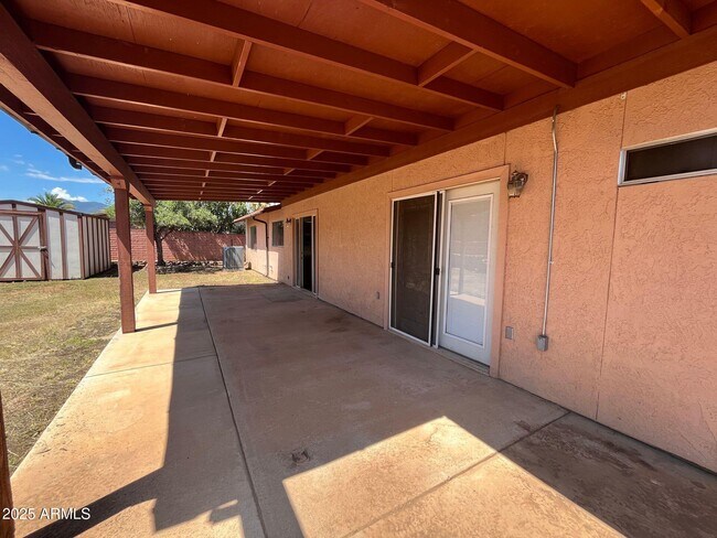 Building Photo - 1300 E Buckhorn Dr