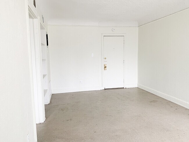 Building Photo - 1130 Holcomb St