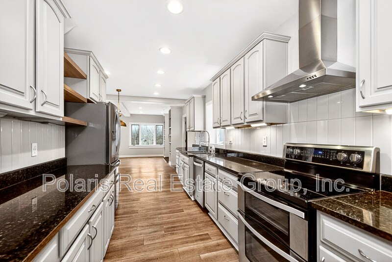 Building Photo - 2222 E 75th St