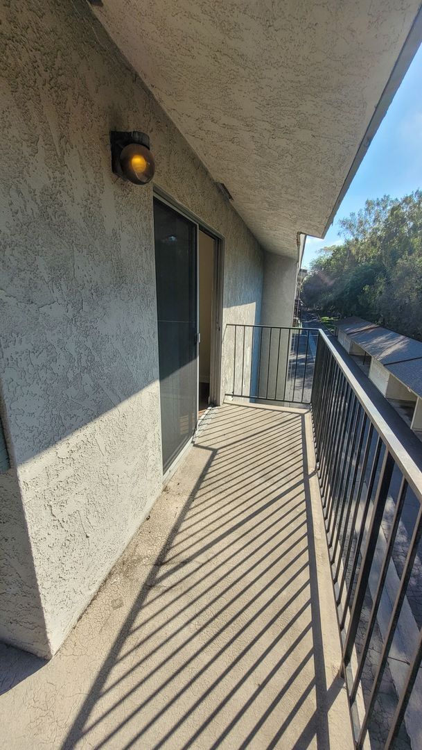 Building Photo - Remodeled Upstairs 2 Bed 2 Bath Condo with...