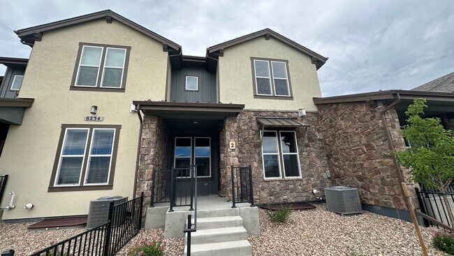 Primary Photo - Great Townhouse in Windsor