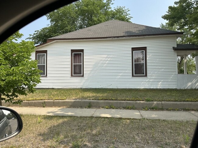 Building Photo - 2 Bed, 1 Bath Single Family Home- Staples, MN