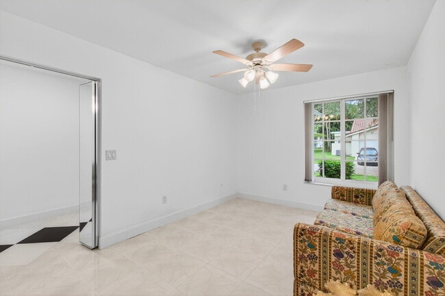 Building Photo - 6105 Via Laguna Ln