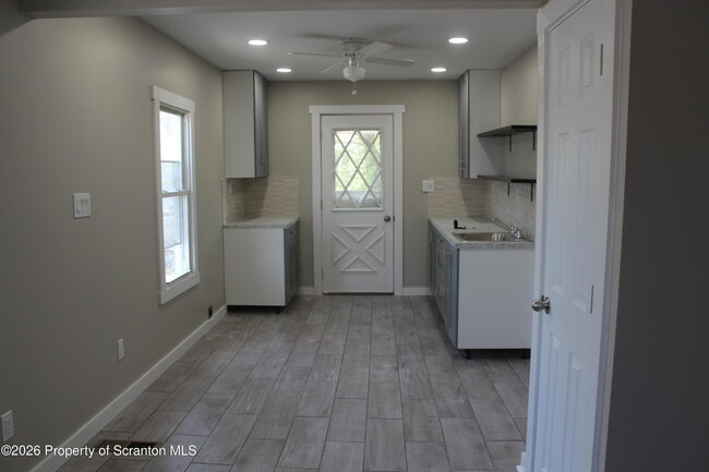 Building Photo - 215 Ferdinand St