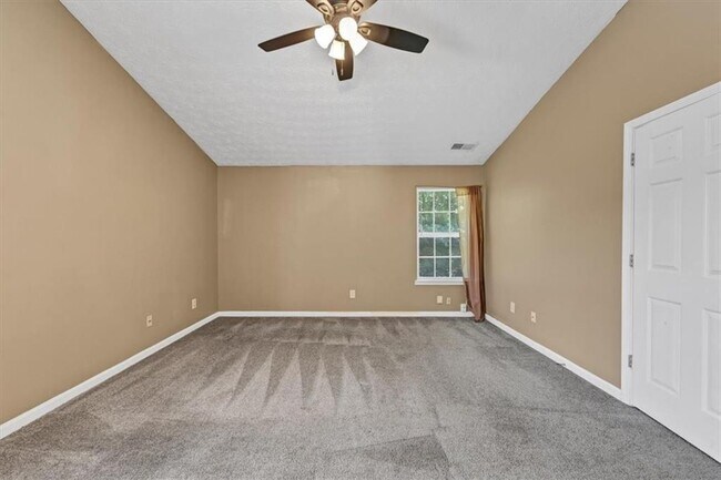 Building Photo - 5745 Old Carriage Dr