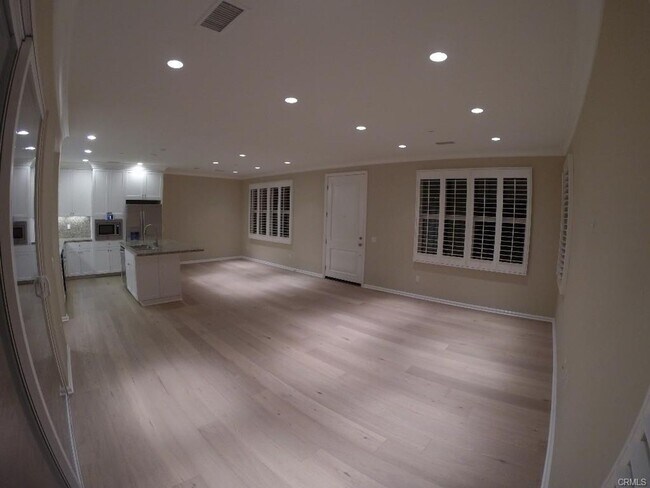 Building Photo - 2bd/2.5ba two car garage end unit condo in Orchard Hill Irvine for rent