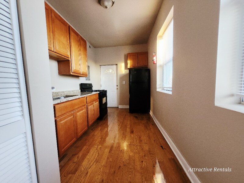 Building Photo - 6507 S Ingleside Ave