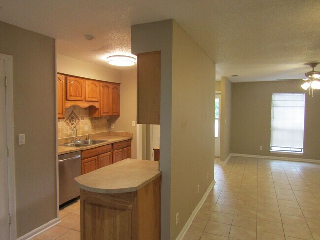 Building Photo - 255 Garden Cir