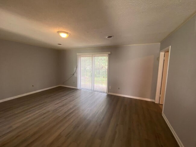 Building Photo - 5373 Sputnik Dr