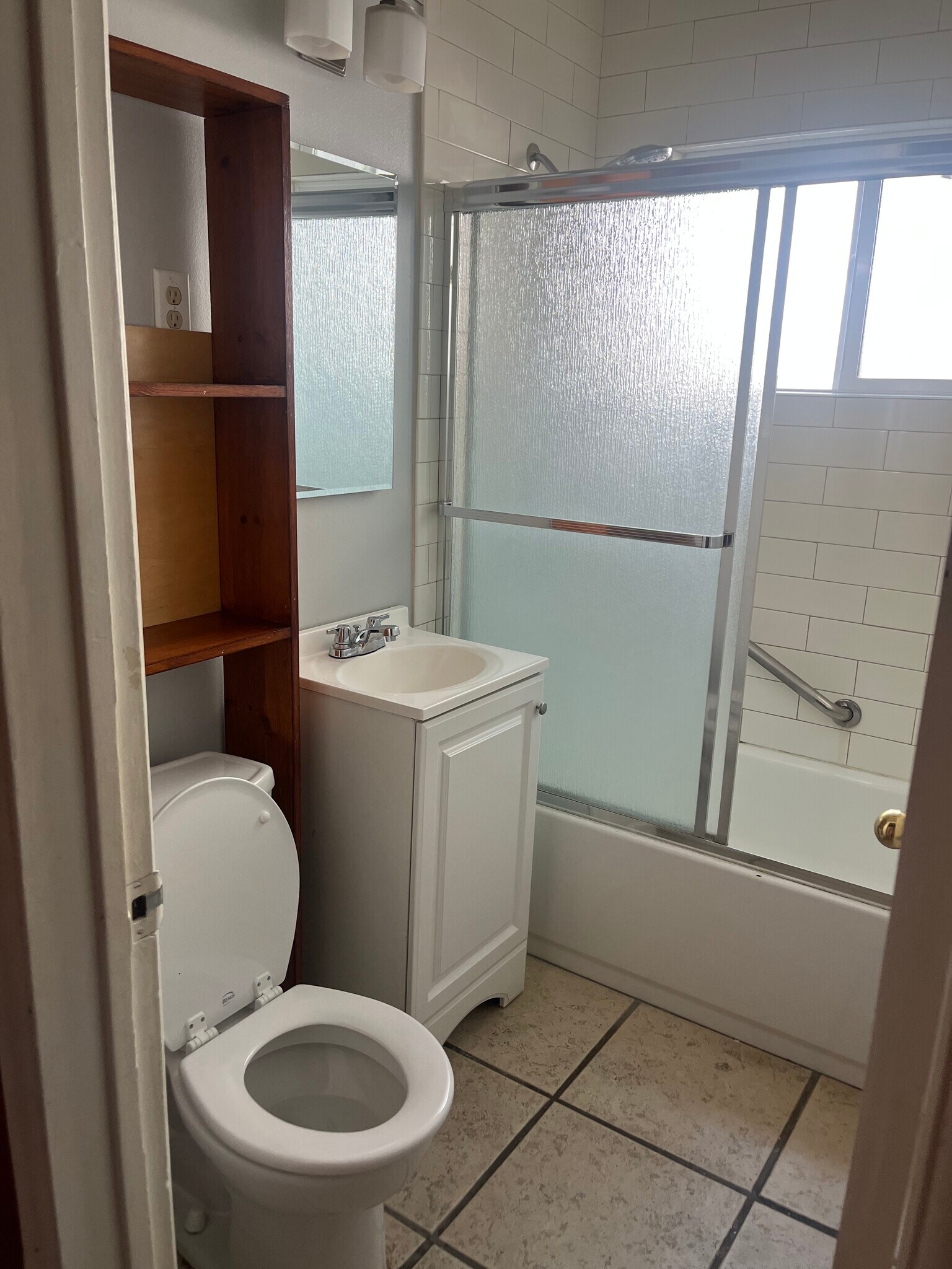 Full Bath - 2323 W West Ave