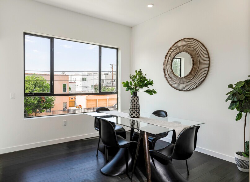Building Photo - 1301 Tamarind Ave