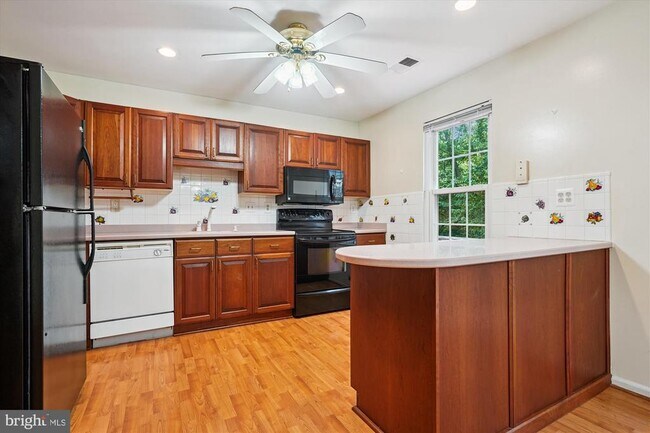 Building Photo - 6760 Cardinal Woods Ct