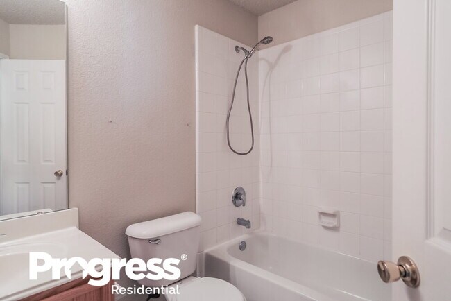 Building Photo - 1613 White Oak Rd