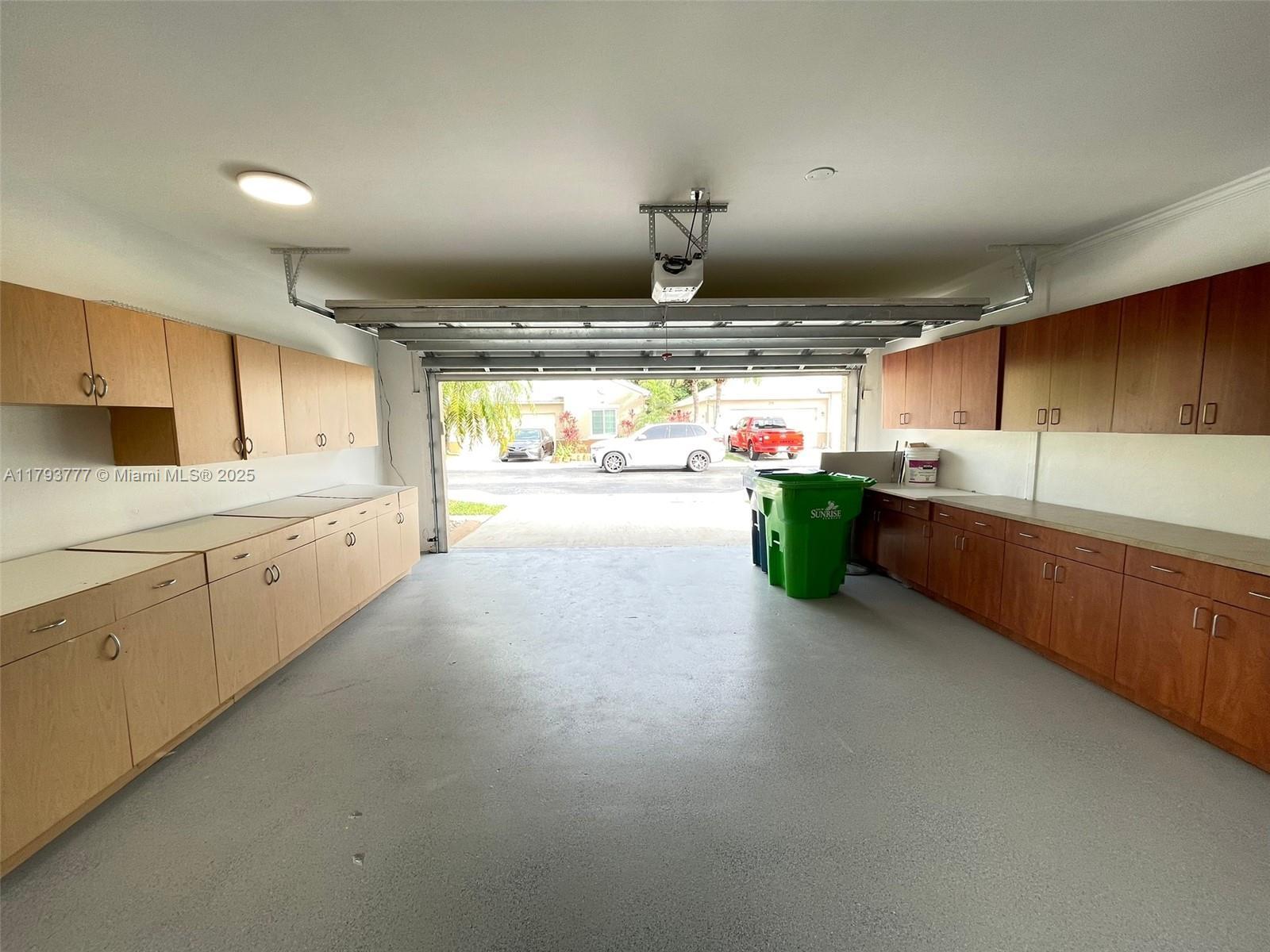 Building Photo - 211 E Riverbend Dr