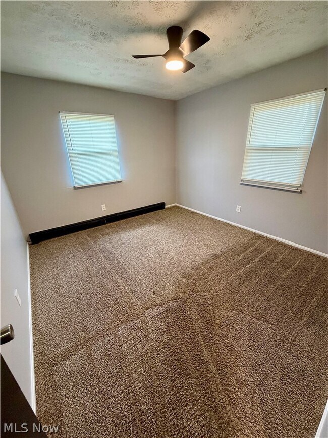 Building Photo - 841 Moyer Ave